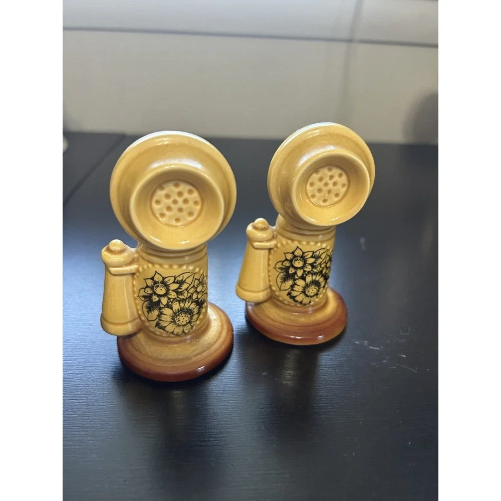 Vintage Knott's Berry Farm Telephone Salt Pepper Shakers Yellow Brown Set